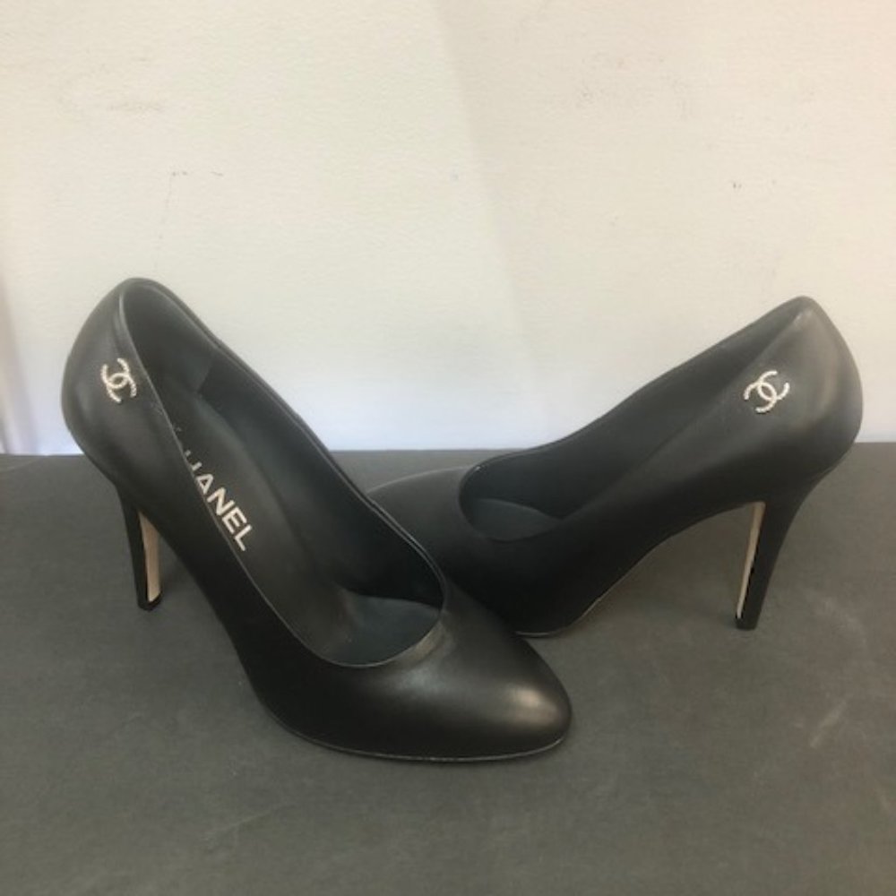 Chanel Lambskin Black Pumps size 38, 7.5 US - Picture 1 of 16